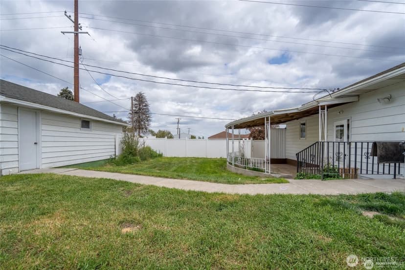 Property photo for 113 E 6th St, Lind photo 25