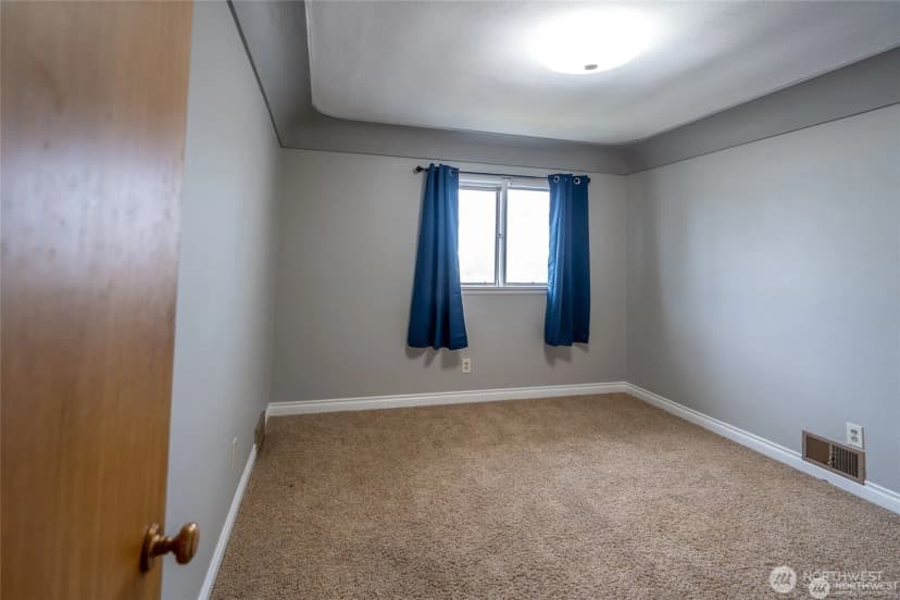 Property photo for 113 E 6th St, Lind photo 17