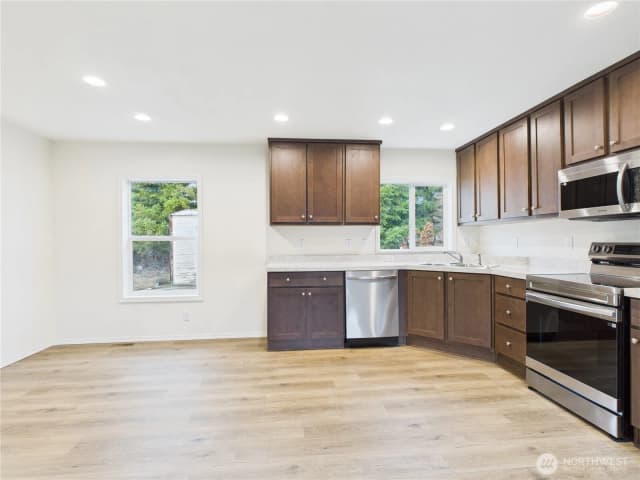 Property photo for 403 2nd Street Sw, Rock Island photo 4