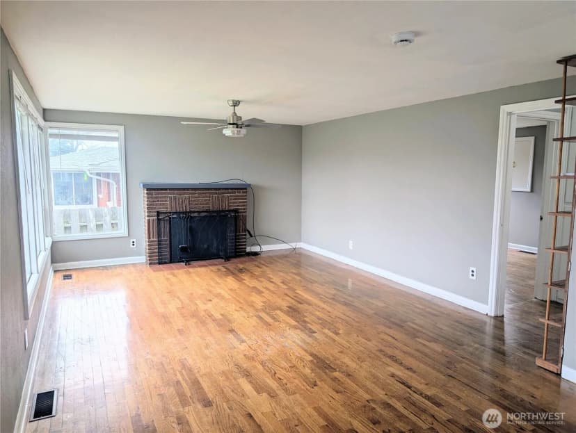 Property photo for 1740 Se 6th Street, Oak Harbor photo 5