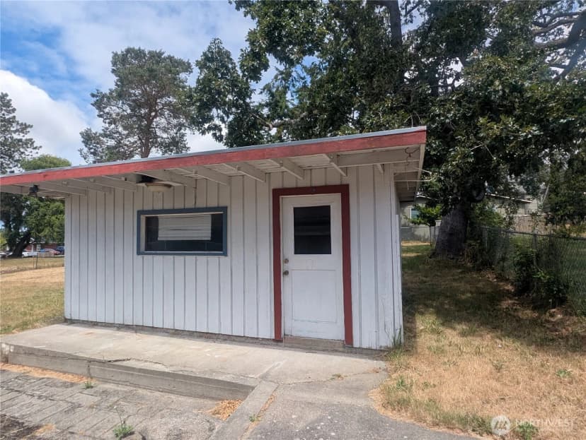 Property photo for 1740 Se 6th Street, Oak Harbor photo 18