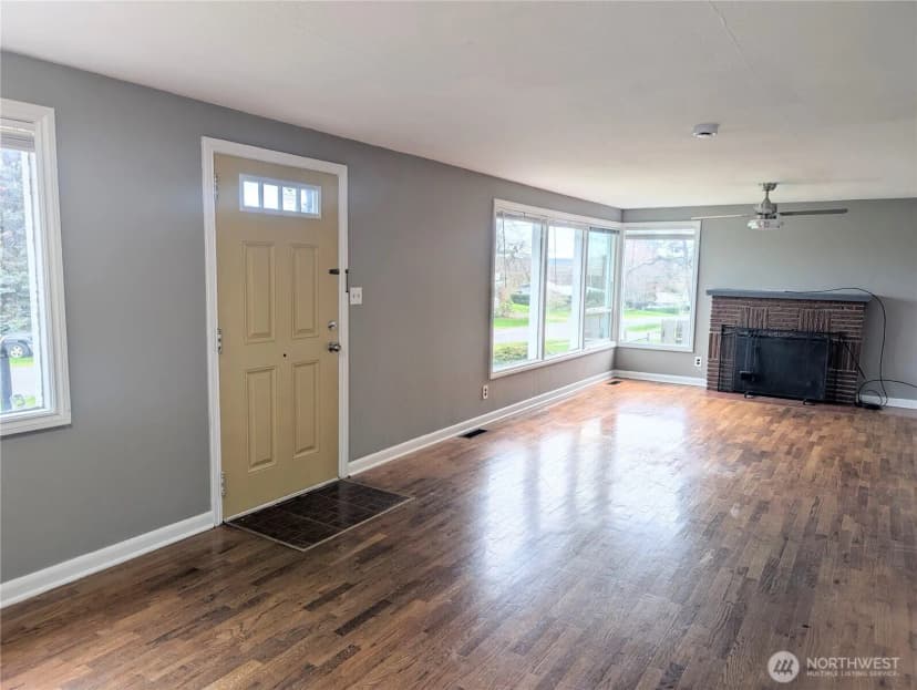Property photo for 1740 Se 6th Street, Oak Harbor photo 4