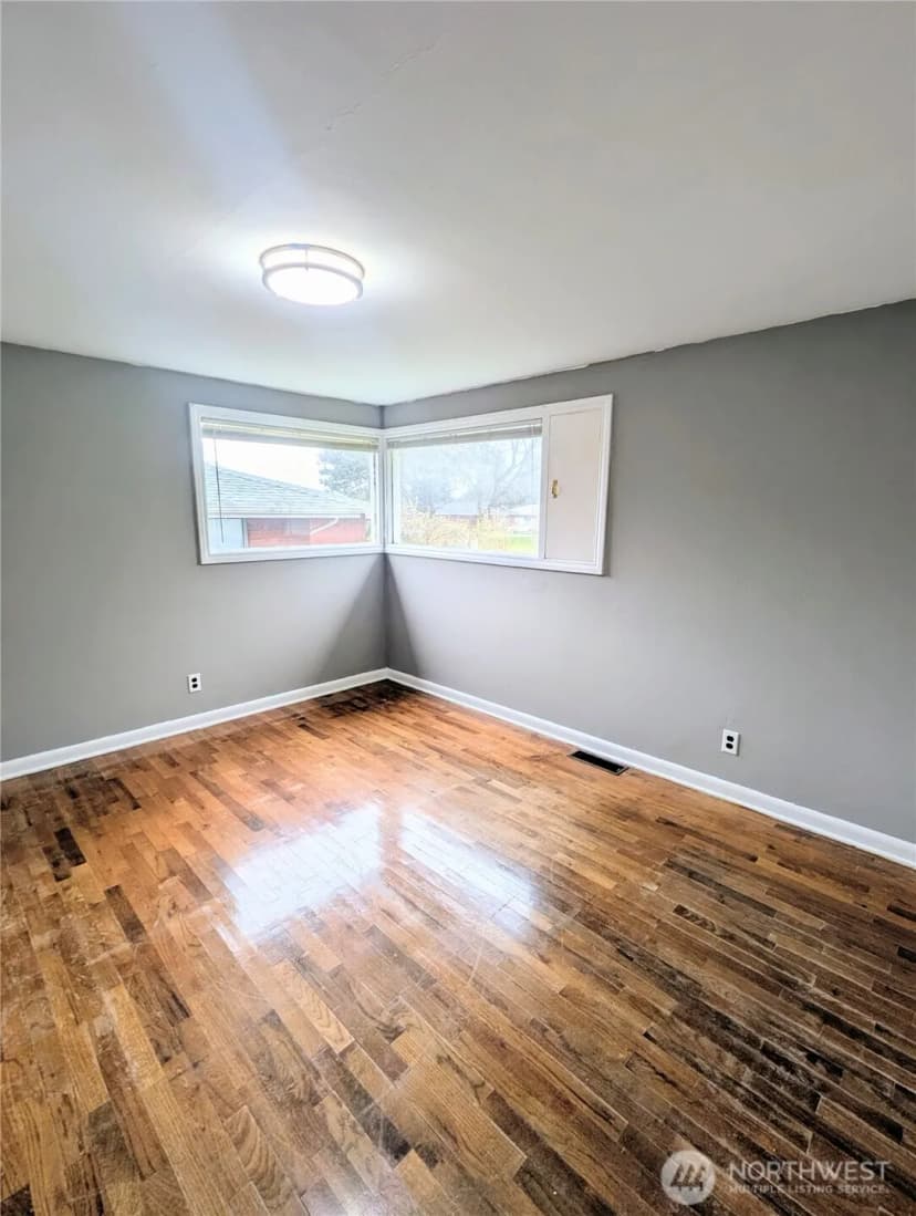 Property photo for 1740 Se 6th Street, Oak Harbor photo 8