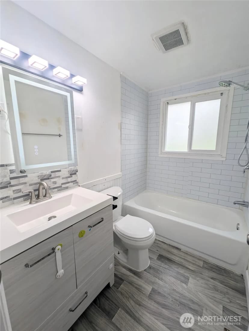 Property photo for 1740 Se 6th Street, Oak Harbor photo 9