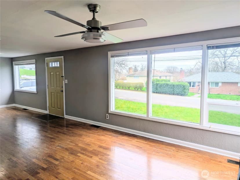 Property photo for 1740 Se 6th Street, Oak Harbor photo 6
