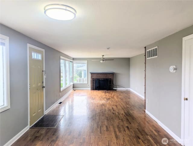 Property photo for 1740 Se 6th Street, Oak Harbor photo 3
