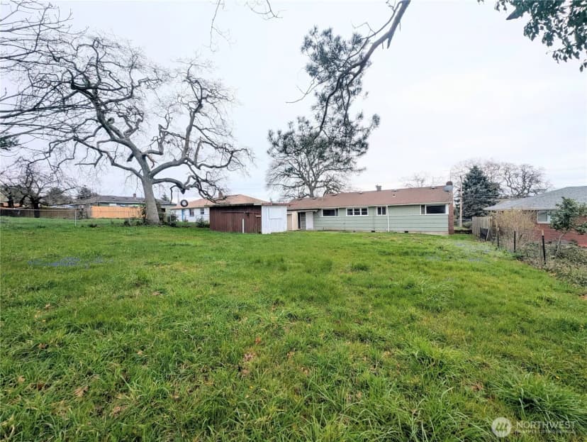 Property photo for 1740 Se 6th Street, Oak Harbor photo 14