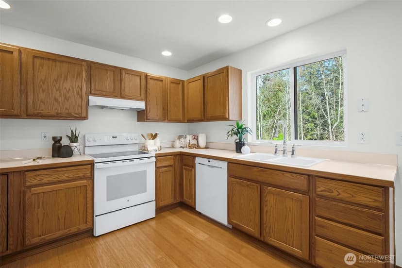 Property photo for 4921 147th Place Se, Everett photo 10