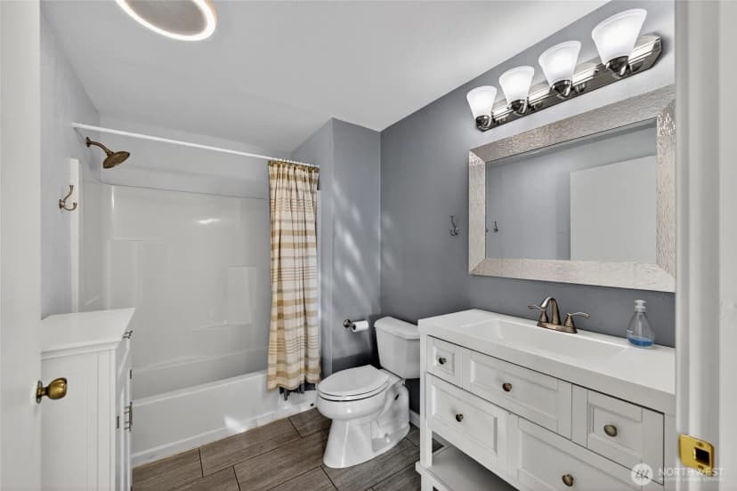 Property photo for 523 Kloshe Way, La Conner photo 24