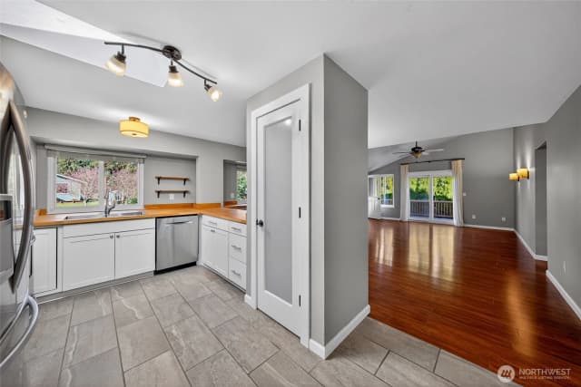Property photo for 523 Kloshe Way, La Conner photo 2