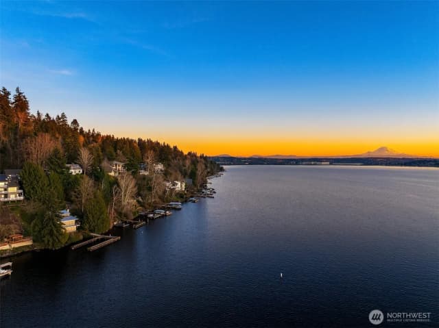 Property photo for 8025 W Mercer Way, Mercer Island photo 4