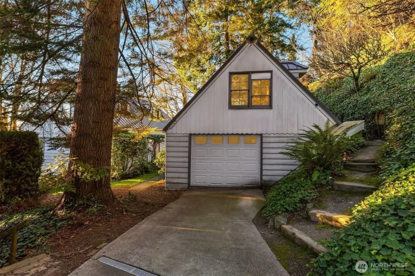 Property photo for 8025 W Mercer Way, Mercer Island photo 26