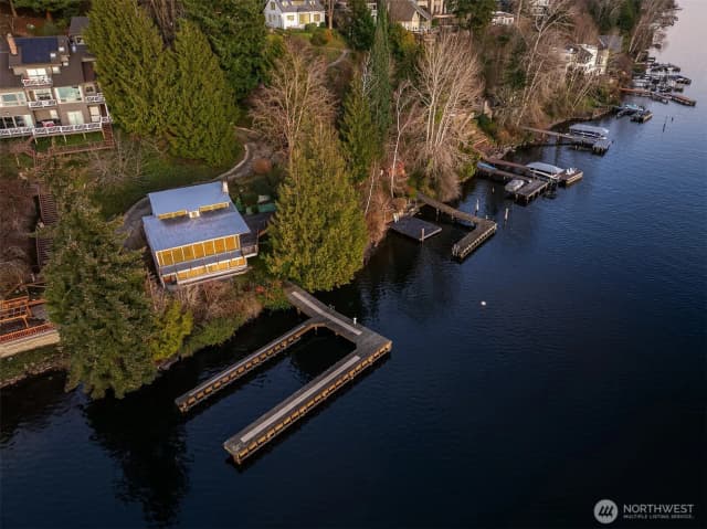Property photo for 8025 W Mercer Way, Mercer Island photo 2