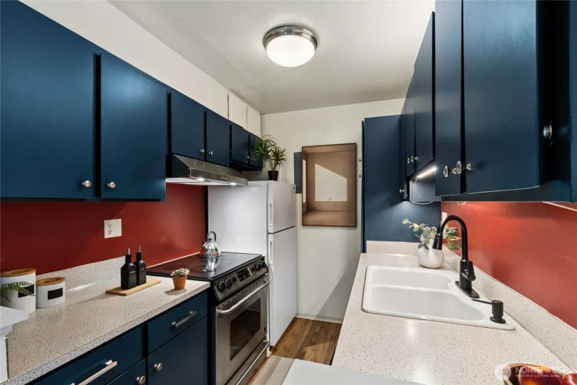 Property photo for 2111 E John Street #202, Seattle photo 8