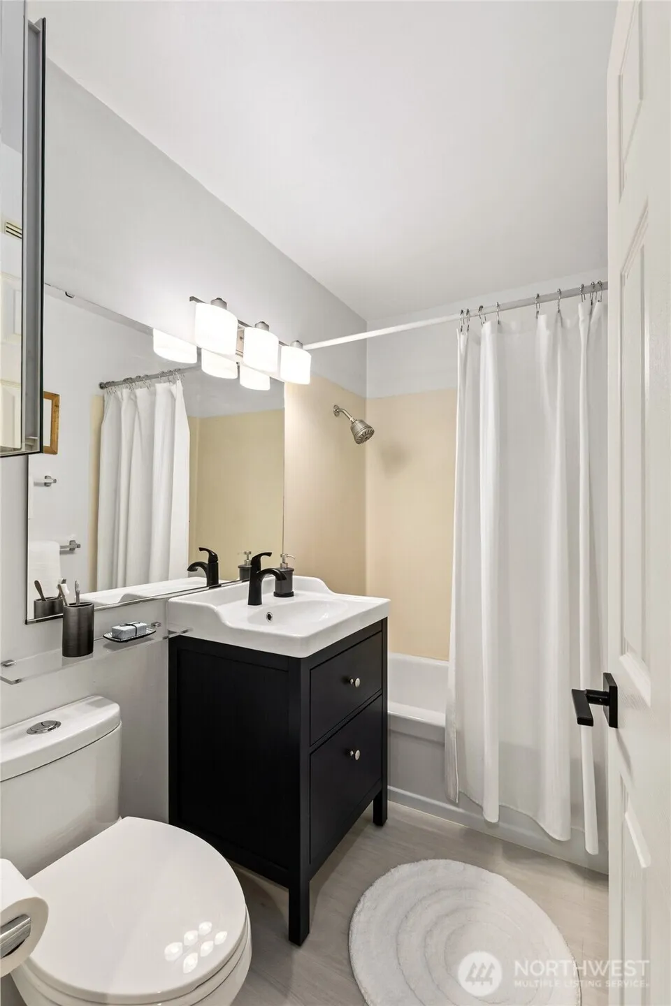 Property photo for 2111 E John Street #202, Seattle photo 10