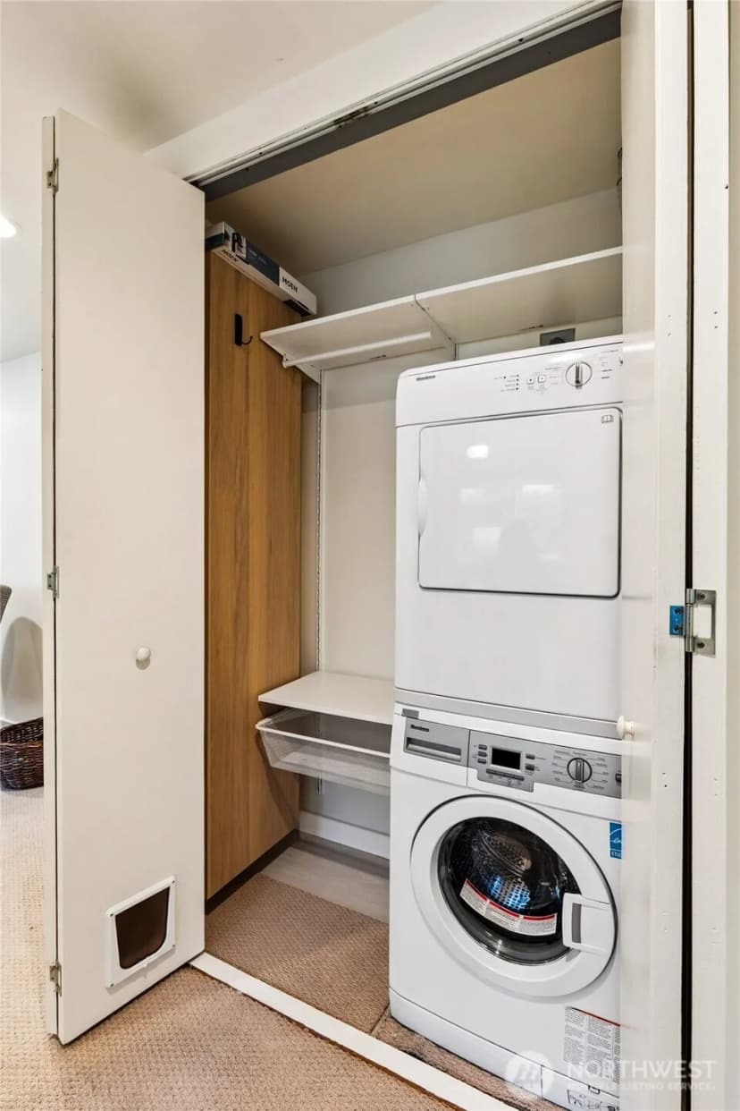 Property photo for 2111 E John Street #202, Seattle photo 11