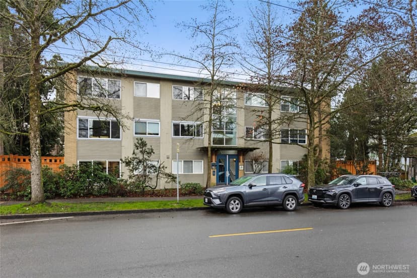 Property photo for 2111 E John Street #202, Seattle photo 12