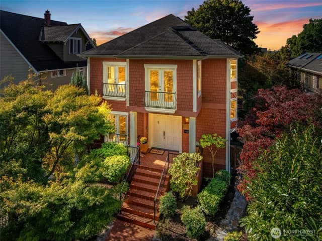 Property photo for 1147 Federal Avenue E, Seattle