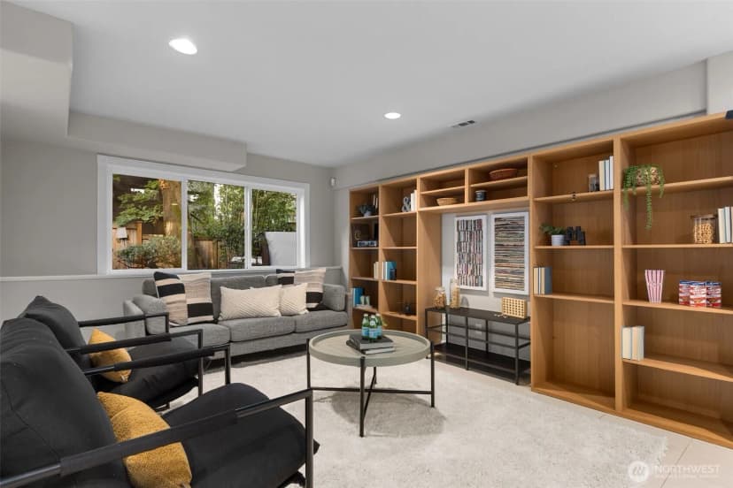 Property photo for 1147 Federal Avenue E, Seattle photo 28