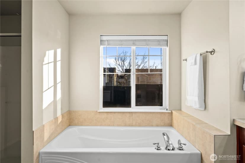 Property photo for 1167 32nd Place Ne, Auburn photo 16