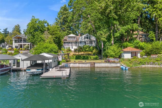 Property photo for 9144 Edgewater Drive Sw, Lakewood