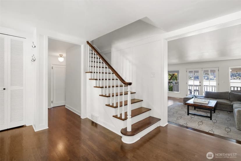 Property photo for 9144 Edgewater Drive Sw, Lakewood photo 9