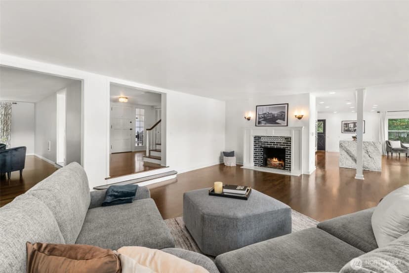 Property photo for 9144 Edgewater Drive Sw, Lakewood photo 12