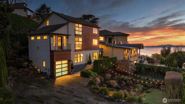 Property photo for 4527 W Raye Street, Seattle photo 2