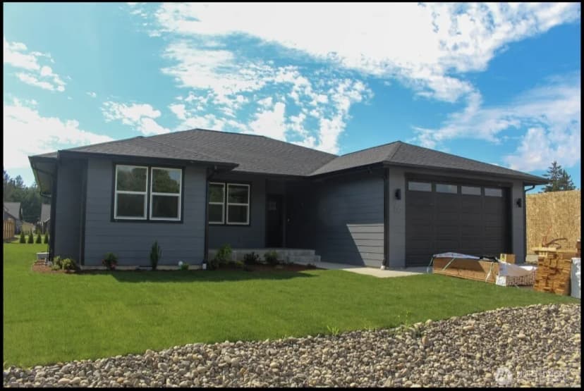 Property photo for 705 E 6th Street, Nooksack photo 2