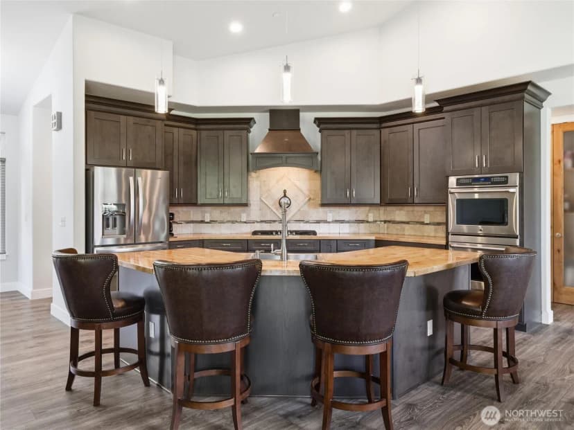 Property photo for 38512 Mountain Highway E, Eatonville photo 11