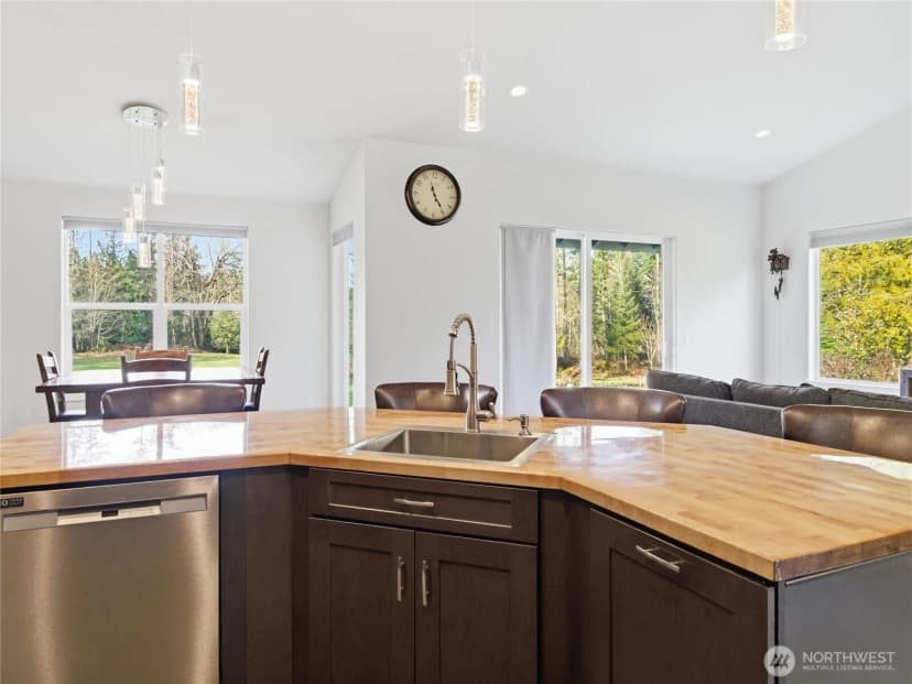 Property photo for 38512 Mountain Highway E, Eatonville photo 10