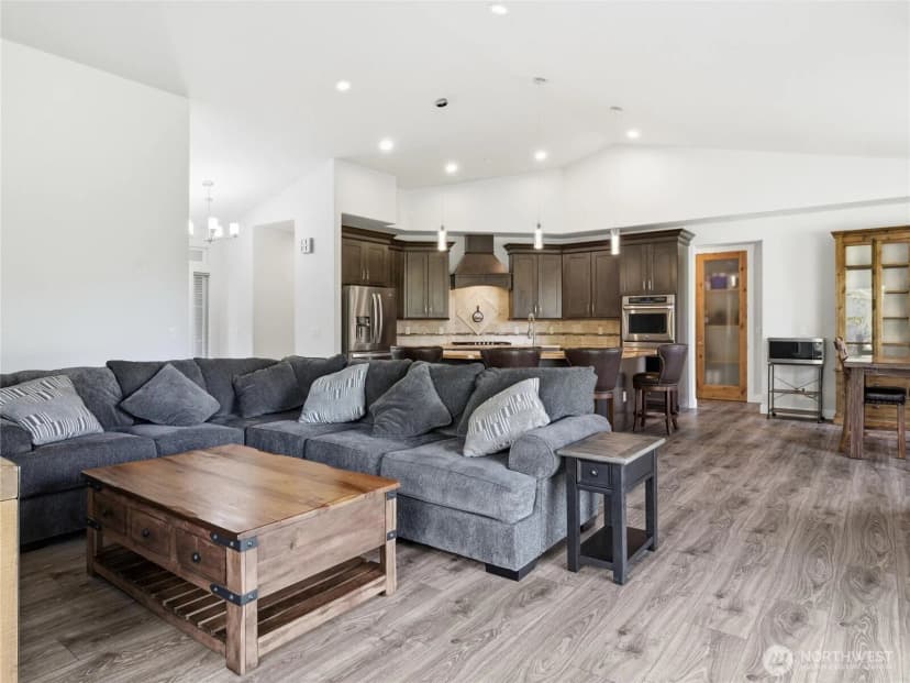 Property photo for 38512 Mountain Highway E, Eatonville photo 7