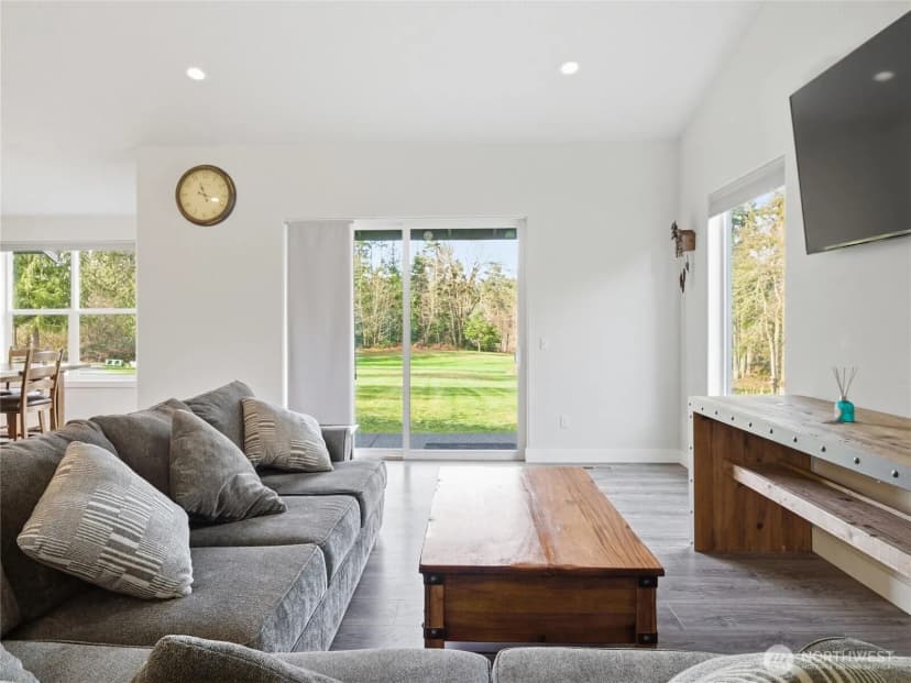 Property photo for 38512 Mountain Highway E, Eatonville photo 6