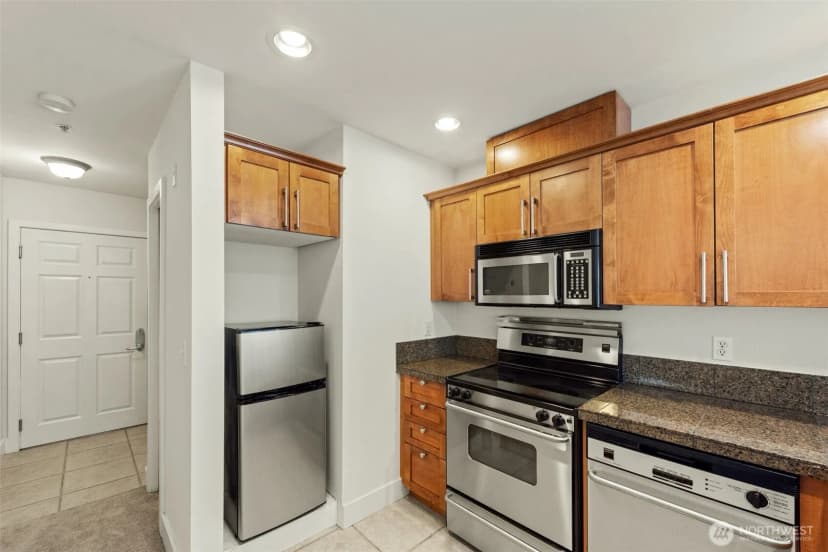 Property photo for 123 Queen Anne Avenue N #305, Seattle photo 10