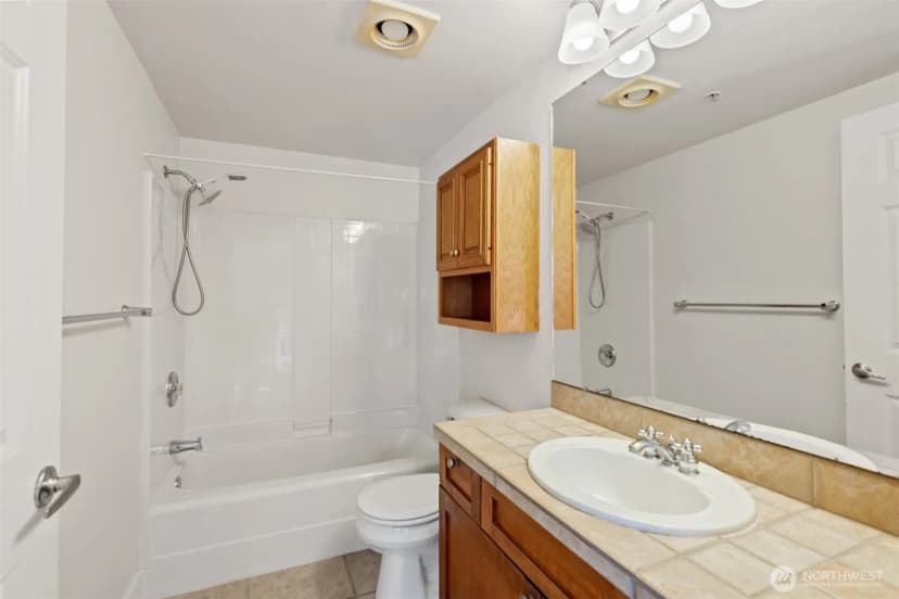 Property photo for 123 Queen Anne Avenue N #305, Seattle photo 15
