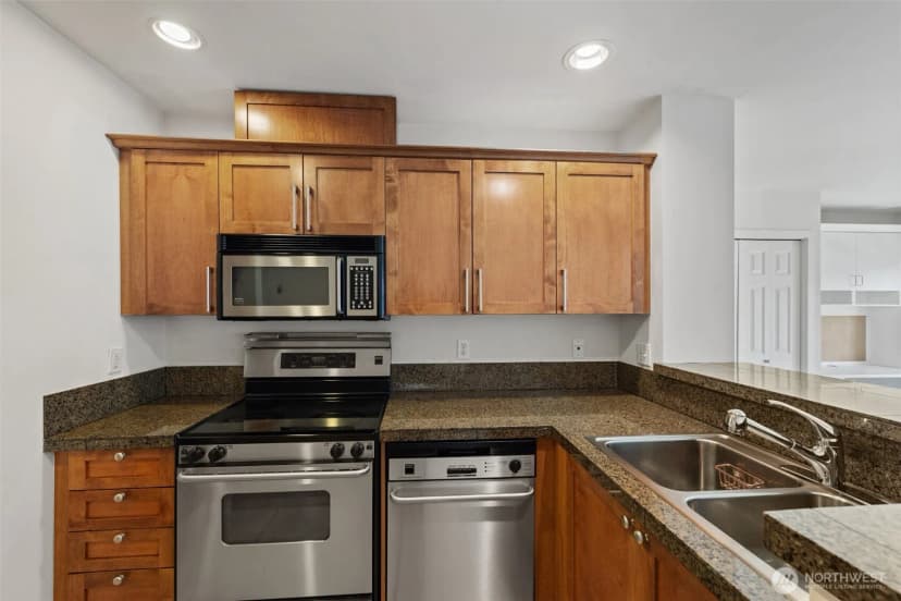 Property photo for 123 Queen Anne Avenue N #305, Seattle photo 11
