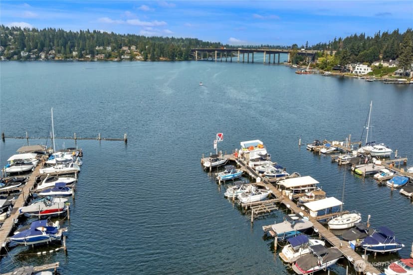 Property photo for 3911 Lake Washington Boulevard Se #b10, Bellevue photo 16