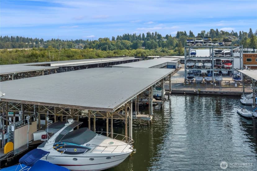 Property photo for 3911 Lake Washington Boulevard Se #b10, Bellevue photo 12