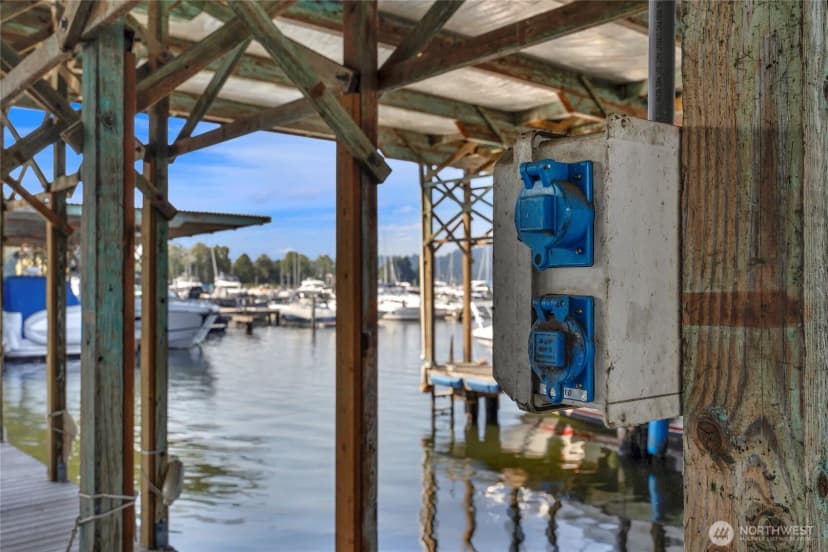 Property photo for 3911 Lake Washington Boulevard Se #b10, Bellevue photo 10