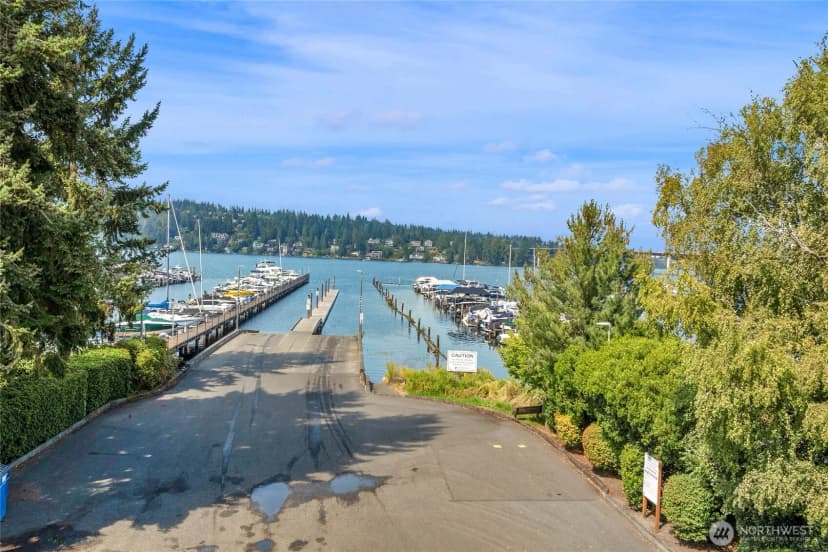 Property photo for 3911 Lake Washington Boulevard Se #b10, Bellevue photo 18