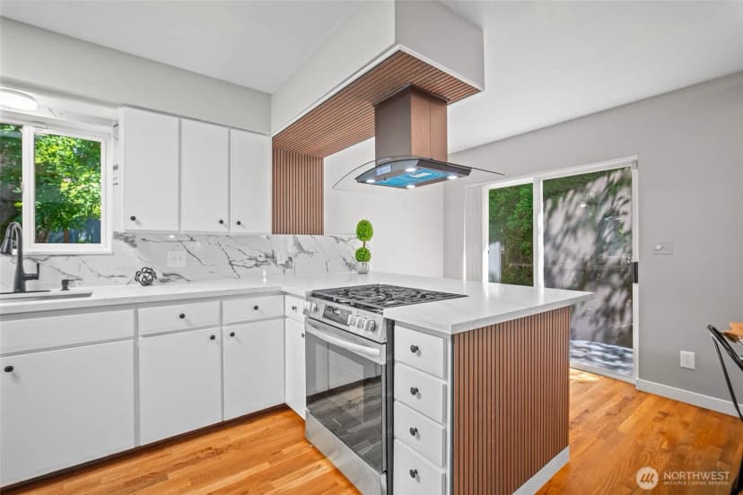 Property photo for 1216 E Clearbrook Drive, Bellingham photo 2