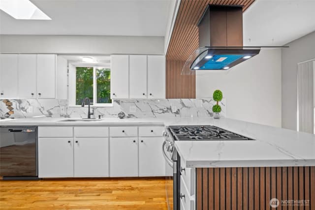 Property photo for 1216 E Clearbrook Drive, Bellingham photo 3