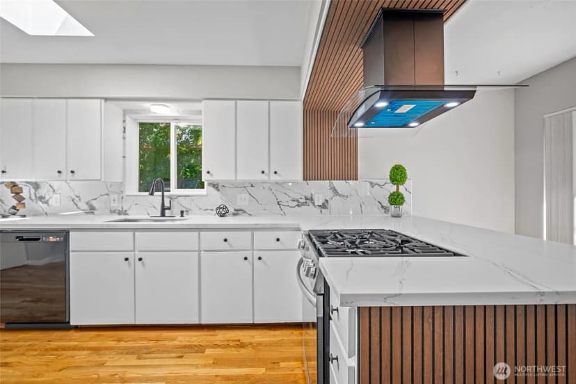 Property photo for 1216 E Clearbrook Drive, Bellingham photo 3