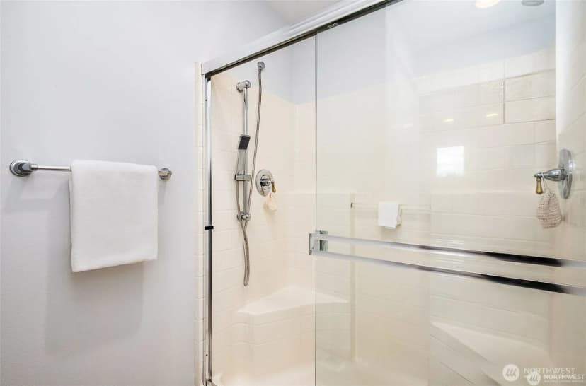 Property photo for 5523 Lakemont Boulevard Se #604, Bellevue photo 25