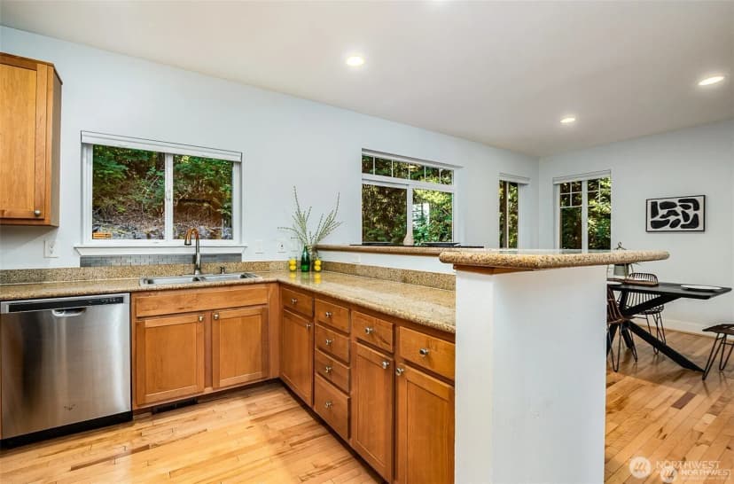 Property photo for 5523 Lakemont Boulevard Se #604, Bellevue photo 12