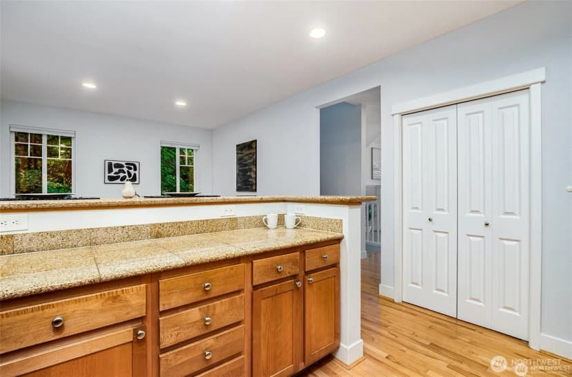 Property photo for 5523 Lakemont Boulevard Se #604, Bellevue photo 13