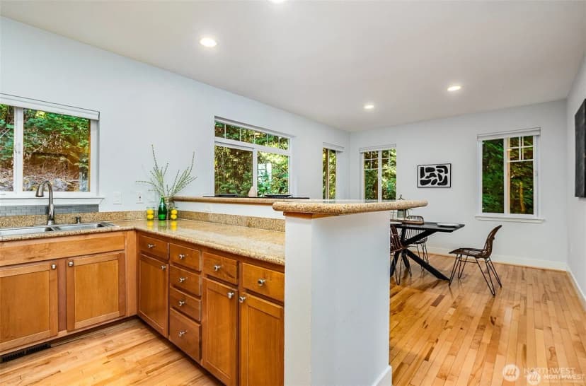 Property photo for 5523 Lakemont Boulevard Se #604, Bellevue photo 11