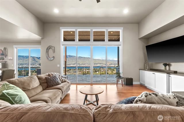 Property photo for 2910 N Baker Avenue, East Wenatchee photo 2