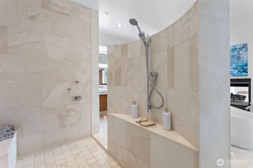 Property photo for 8631 Ne 19th Place, Clyde Hill photo 19