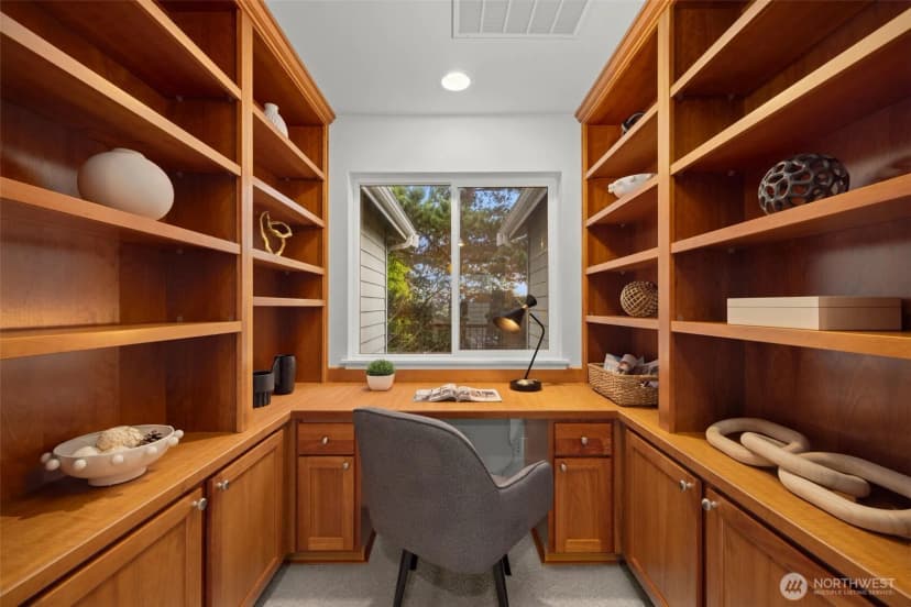 Property photo for 1717 100th Avenue Ne, Bellevue photo 29